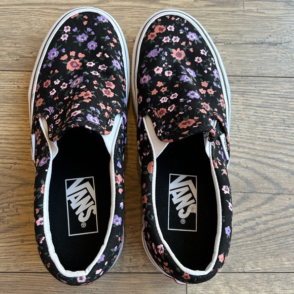 🛹 VANS Floral Slip-On Shoes - Black and Purple - Picture 2 of 8
